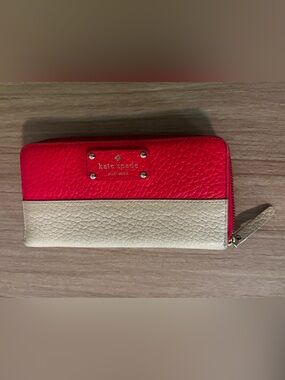 kate spade Red/Pink and Cream Colour Block Pebbled Leather Zip-Around Wallet